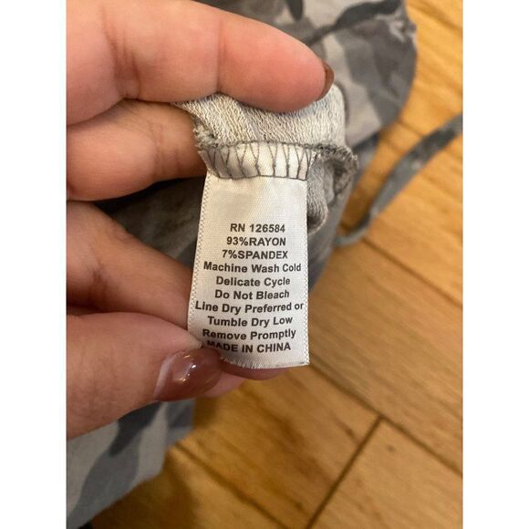 San Franciso City Lights, women's grey camouflage full zip, hooded sweater sz SM - Picture 11 of 11